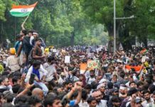 நீட் முதல் சி.பி.எஸ்.இ. வரை: சந்தைமயமாகும் தேர்வுகள் பலியிடப்படும் மாணவர்கள்!