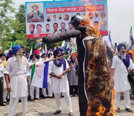 பஞ்சாப்: அமெரிக்க அடிமை ஒப்பந்தத்தை இரத்து செய்யக்கோரி விவசாயிகள் போராட்டம்!