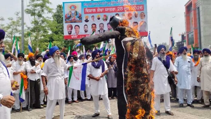 Kisan-Mazdoor-Sangharsh-Committee-protest-against-the-Indo-U.S.-Trade-Deal,-in-Amritsar-on-June-24