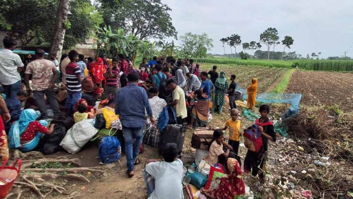 West-Bengal-Muslims-being-driven-into-Bangladesh-as-refugees.
