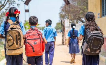 பத்தாண்டுகளில் ஒரு லட்சம் அரசுப் பள்ளிகள் மூடல்: இதுவா சுதந்திரம்?