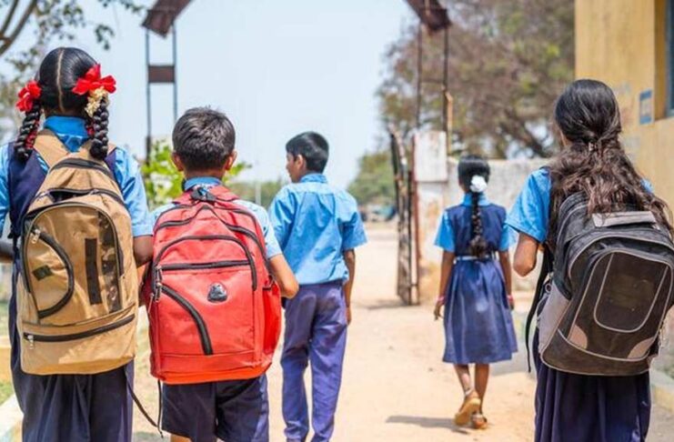 பத்தாண்டுகளில் ஒரு லட்சம் அரசுப் பள்ளிகள் மூடல்: இதுவா சுதந்திரம்?