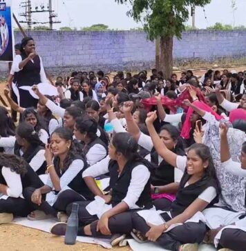 தூத்துக்குடி: துளசி மகளிர் சட்டக் கல்லூரி மாணவிகள் தொடர் போராட்டம்