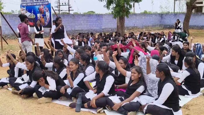 protest-by-students-of-thulasi-private-womens-law-college-thoothukudi