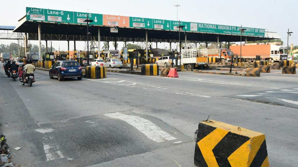 shut-down-the-toll-plaza-operating-in-violation-of-rules-in-krishnagiri